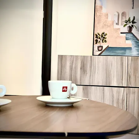 Orsini Home- Manfredi Homes&villas アパート マンフレドーニア